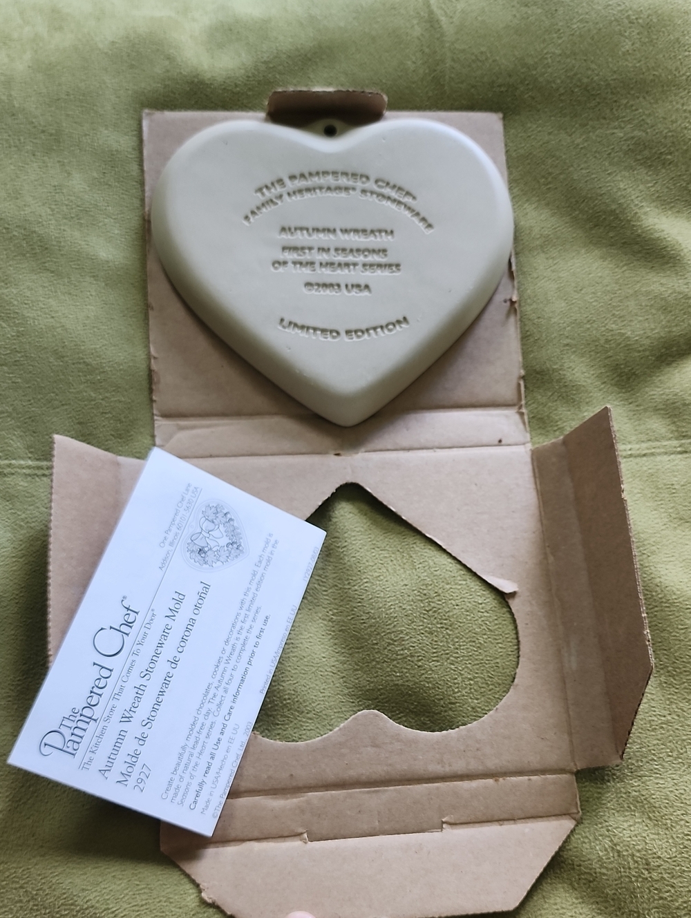 The Pampered Chef 2003 Christmas Autumn Wreath Stoneware Cookie Mold #2927 - NEW - Picture 3 of 3